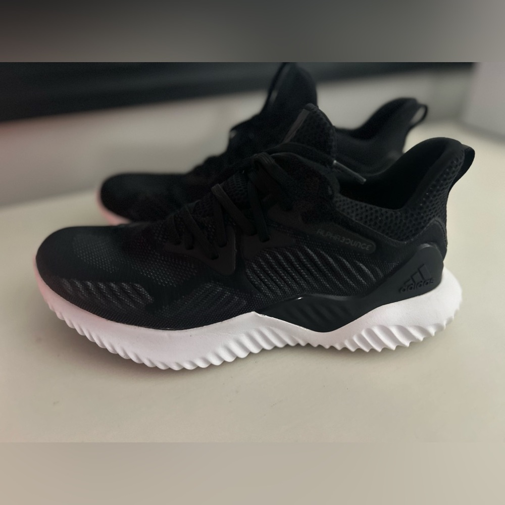 Adidas Alphabounce size 10